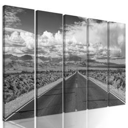 5-dielny obraz cesta pušťou v čiernobielom prevedení