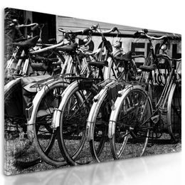 Obraz historické bicykle v čiernobielom prevedení