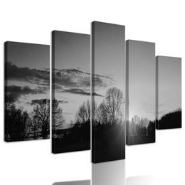 5-dielny obraz západ slnka nad malebnou krajinkou v čiernobielom prevedení