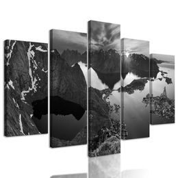 5-dielny obraz krásy Nórskej prírody v čiernobielom prevedení