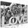 Obraz nápis Love v romantickom prevedení v čiernobielom prevedení