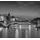 Nádherná fototapeta večerný Paríž v čiernobielom prevedení