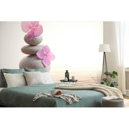 Samolepiaca fototapeta rovnováha kameňov s ružovými kvietkami