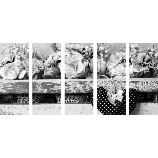 5-dielny obraz kvety karafiátu a srdiečko v čiernobielom prevedení