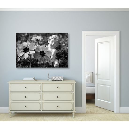 Obraz anjel na rozkvitnutej lúke v čiernobielom prevedení