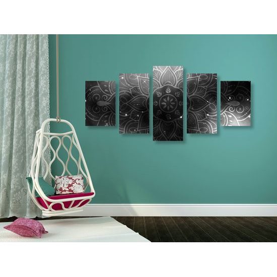 5-dielny obraz Mandala s vesmírnym pozadím v čiernobielom prevedení