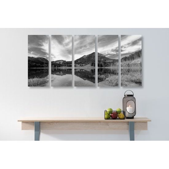 5-dielny obraz jazero medzi horami v čiernobielom prevedení