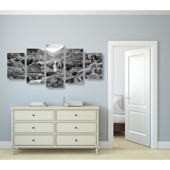 5-dielny obraz nádherné vodopády v čiernobielom prevedení