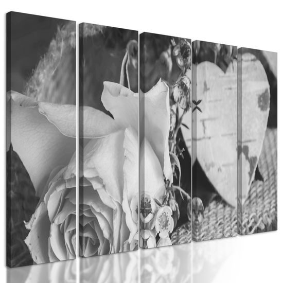 5-dielny obraz zátišie s ružou a srdiečkom v čiernobielom prevedení