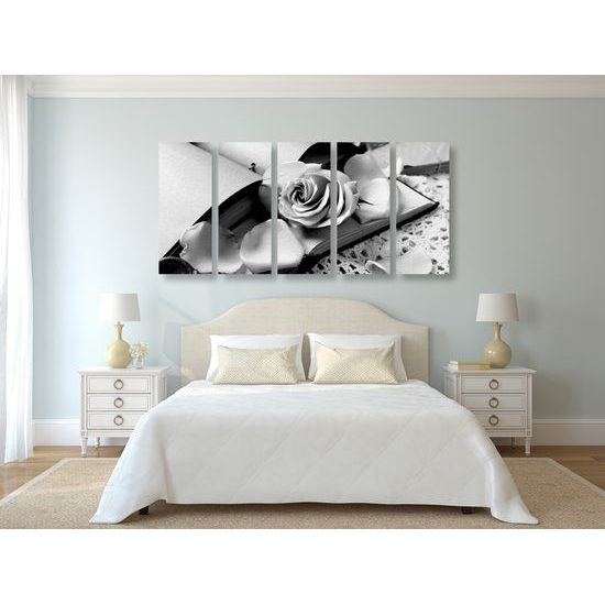 5-dielny obraz ruža a tajný kľúč v čiernobielom prevedení