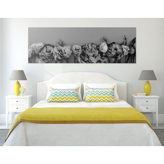 Obraz kvitnúce kvety v čiernobielom prevedení