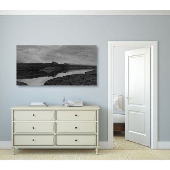 Obraz krásy prírody v čiernobielom prevedení