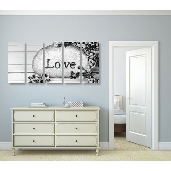 5-dielny obraz kameň s vyritým nápisom Love v čiernobielom prevedení