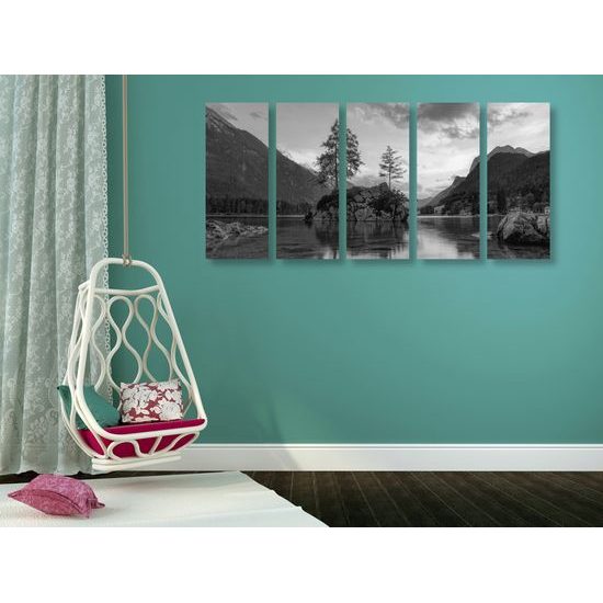 5-dielny obraz jazero obklopené horami v čiernobielom prevedení