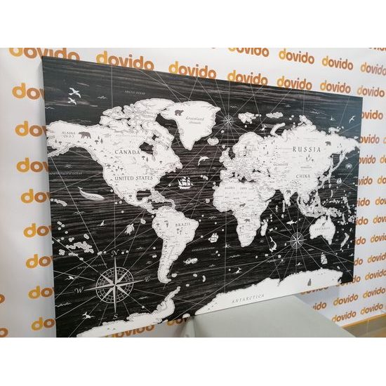 Obraz historická mapa sveta na drevenom pozadí v čiernobielom prevedení