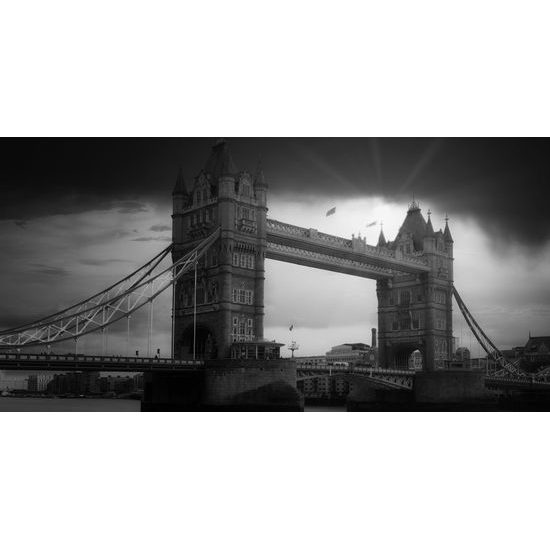 Obraz západ slnka nad čarovným Londýnom v čiernobielom prevedení