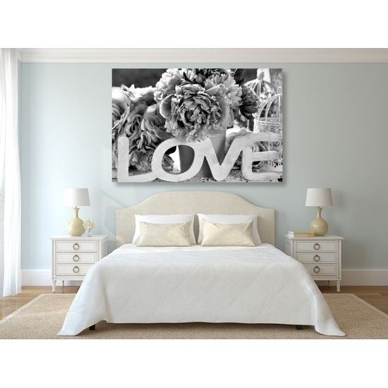 Obraz nápis Love v romantickom prevedení v čiernobielom prevedení