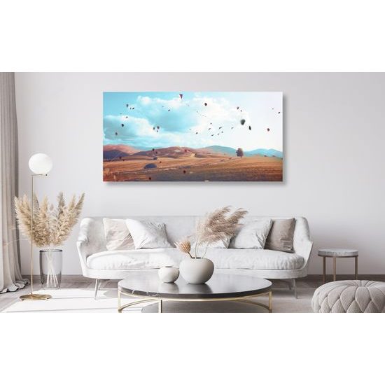 Obraz lístie vejúce jesennou krajinou