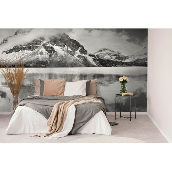 Samolepiaca fototapeta čiernobiele pohorie v hmle