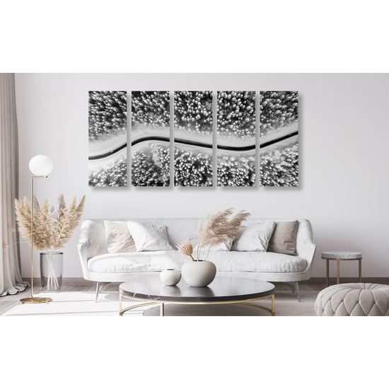 5-dielny obraz cesta cez zasnežený les v čiernobielom prevedení