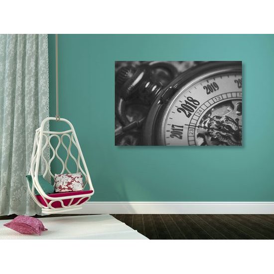 Obraz historické vreckové hodinky v čiernobielom prevedení