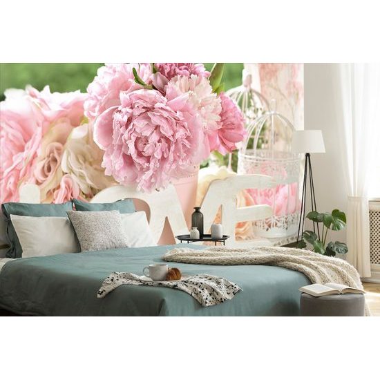 Samolepiaca fototapeta zátišie s pivóniami a nápisom Love