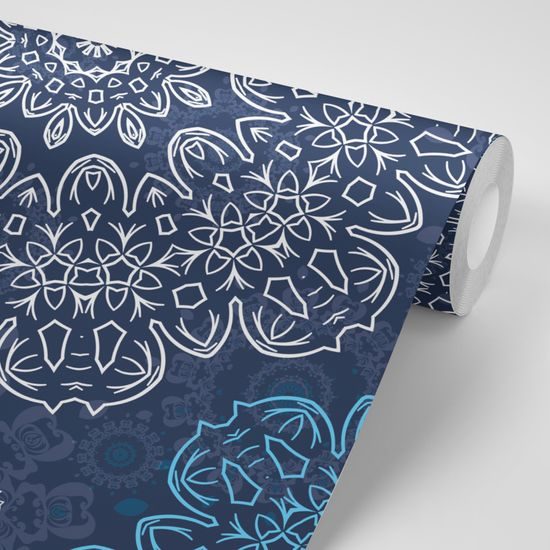 Tapeta snehobiela Mandala s tmavo-modrým pozadím