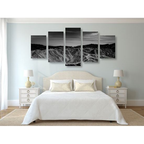 5-dielny obraz americké údolie smrti v čiernobielom prevedení