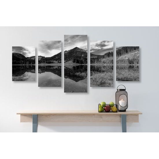 5-dielny obraz jazero medzi horami v čiernobielom prevedení
