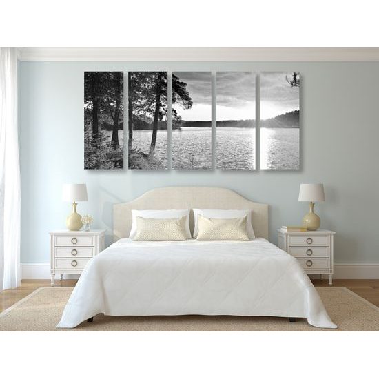 5-dielny obraz pohľad na nekonečné jazero v čiernobielom prevedení