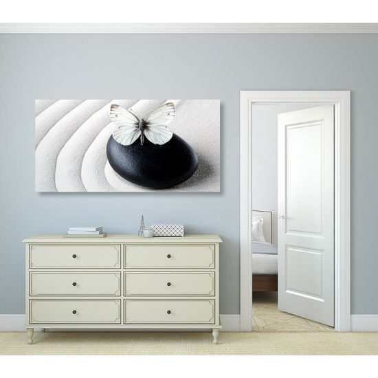 Obraz nádherný biely motýľ na Zen kameni