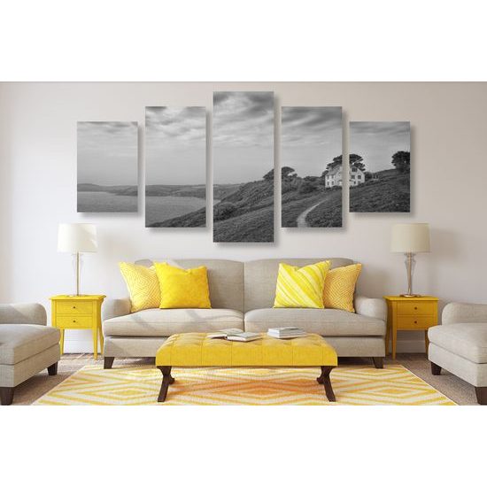 5-dielny obraz dom pri mori v čiernobielom prevedení