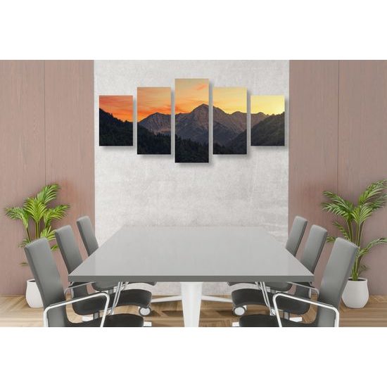 5-dielny obraz krása horského štítu v čiernobielom prevedení