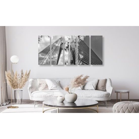 5-dielny obraz mrakodrapy v čiernobielom prevedení