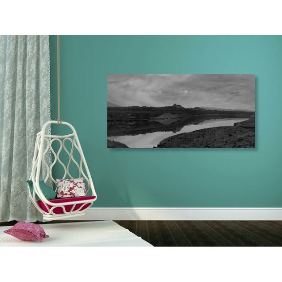 Obraz krásy prírody v čiernobielom prevedení