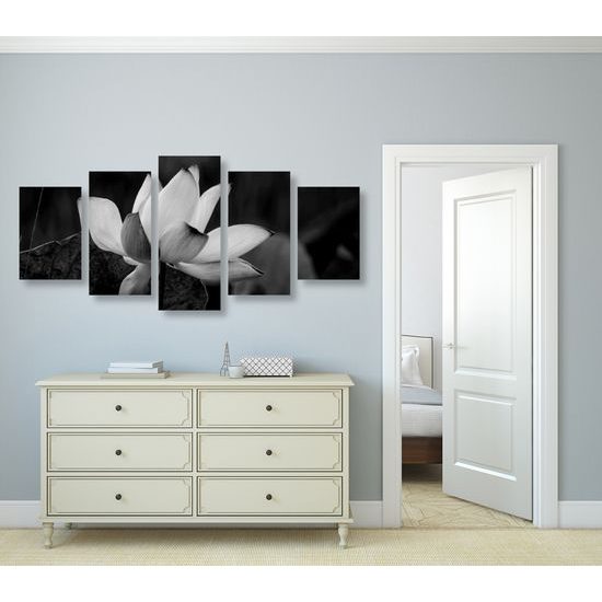 5-dielny obraz nádherny kvet v čiernobielom prevedení