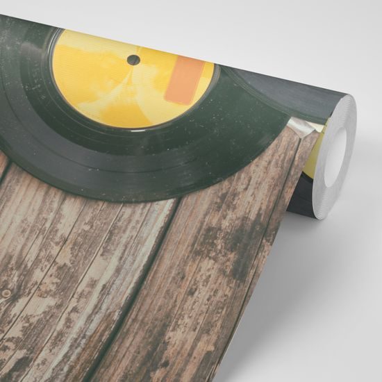 Samolepiaca fototapeta gramofónové platne na drevenom pozadí