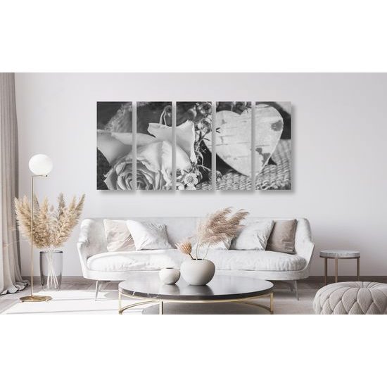 5-dielny obraz zátišie s ružou a srdiečkom v čiernobielom prevedení