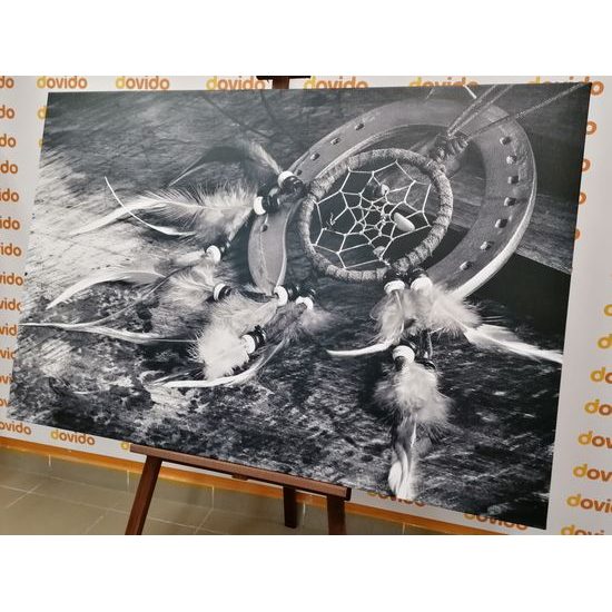 Obraz indiánsky lapač snov v čiernobielom prevedení