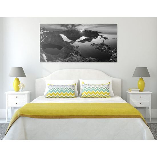 Obraz krásy Nórskej prírody v čiernobielom prevedení