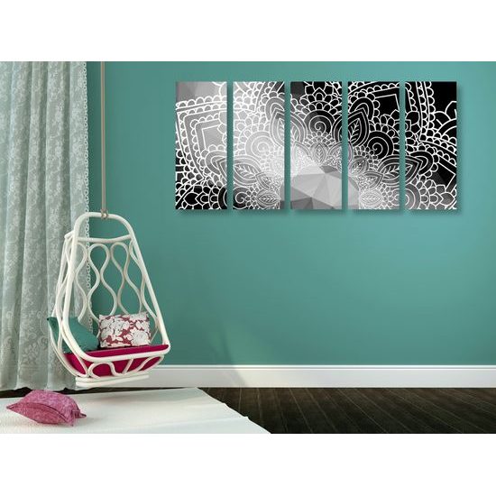 5-dielny obraz detail Mandaly v čiernobielom prevedení