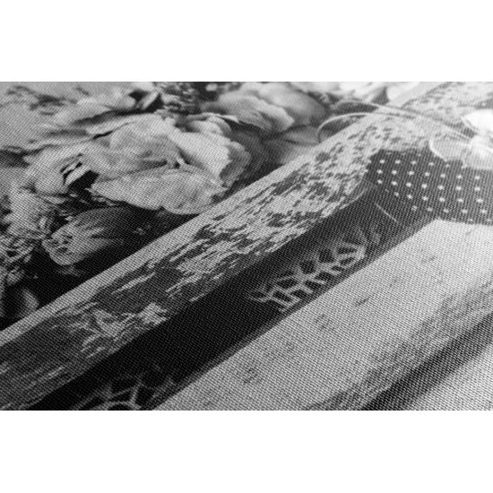 Obraz kvety karafiátu a srdiečko v čiernobielom prevedení