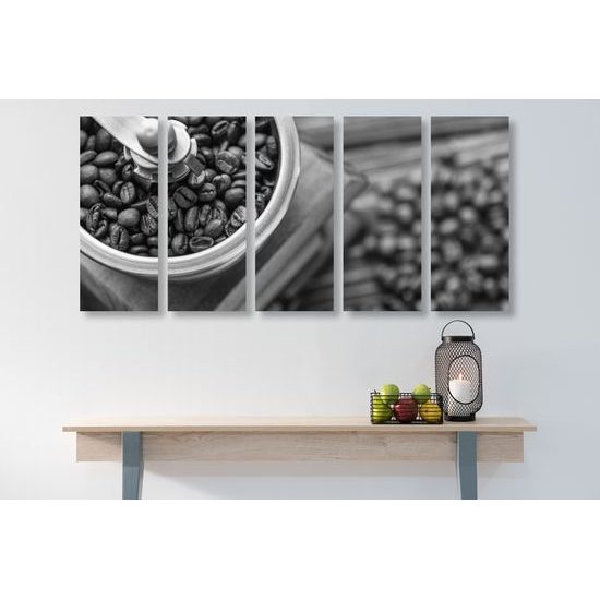 5-dielny obraz kvalitné zrnká kávy v čiernobielom prevedení