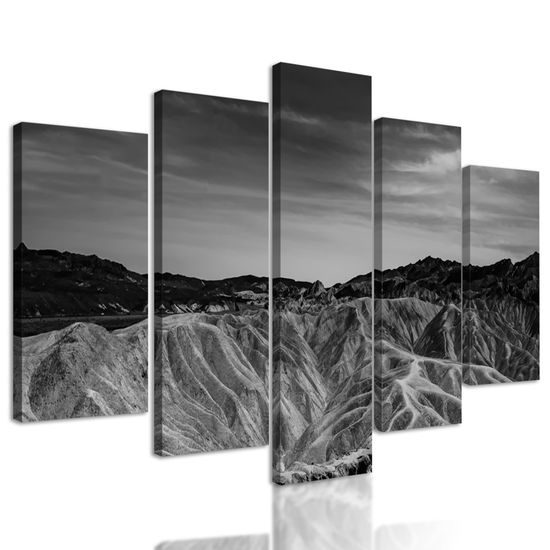 5-dielny obraz americké údolie smrti v čiernobielom prevedení