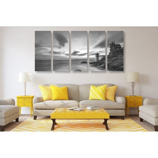 5-dielny obraz slnko zapadajúce za maják v čiernobielom prevedení