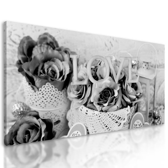 Obraz nádherné romantické zátišie s nápisom love v čiernobielom prevedení