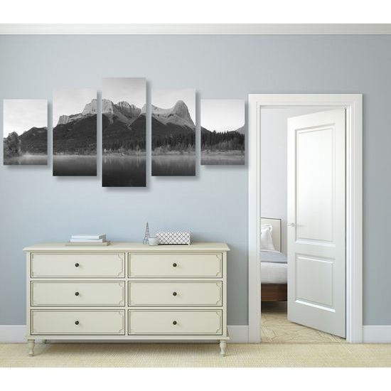 5-dielny obraz majestátna hora v čiernobielom prevedení