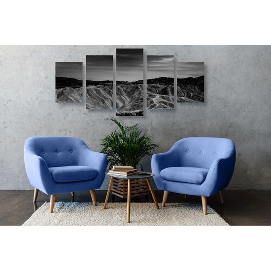 5-dielny obraz americké údolie smrti v čiernobielom prevedení