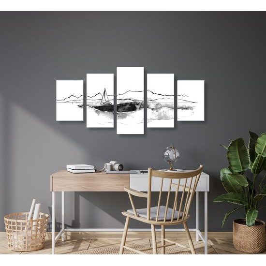 5-dielny obraz osamelá jachta v čiernobielom prevedení