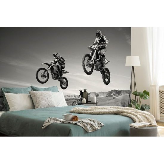 Samolepiaca fototapeta odvážni motorkári v čiernobielom prevedení